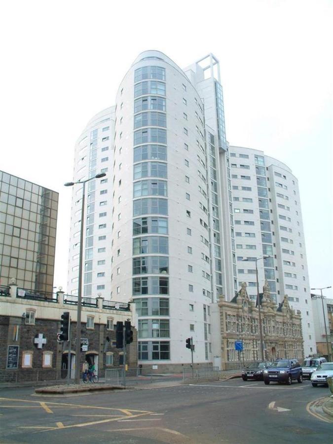 2 Bedroom City Centre Apartment With Free Parking Cardiff Luaran gambar